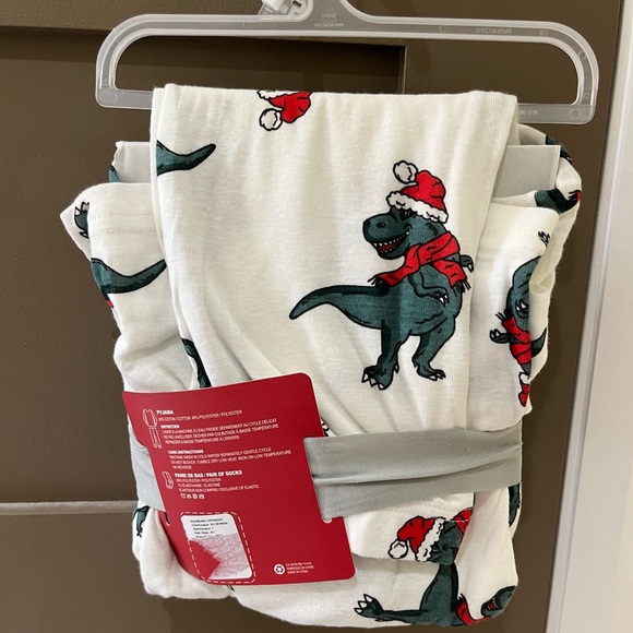 Christmas Dinosaur pajama set. Size 7 - Picture 3 of 4